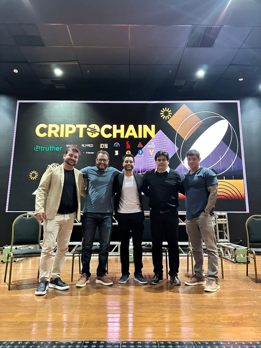 Group on the Criptochain stage
