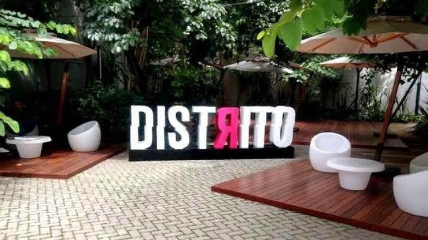 Distrito Hub garden with the DISTRITO sign