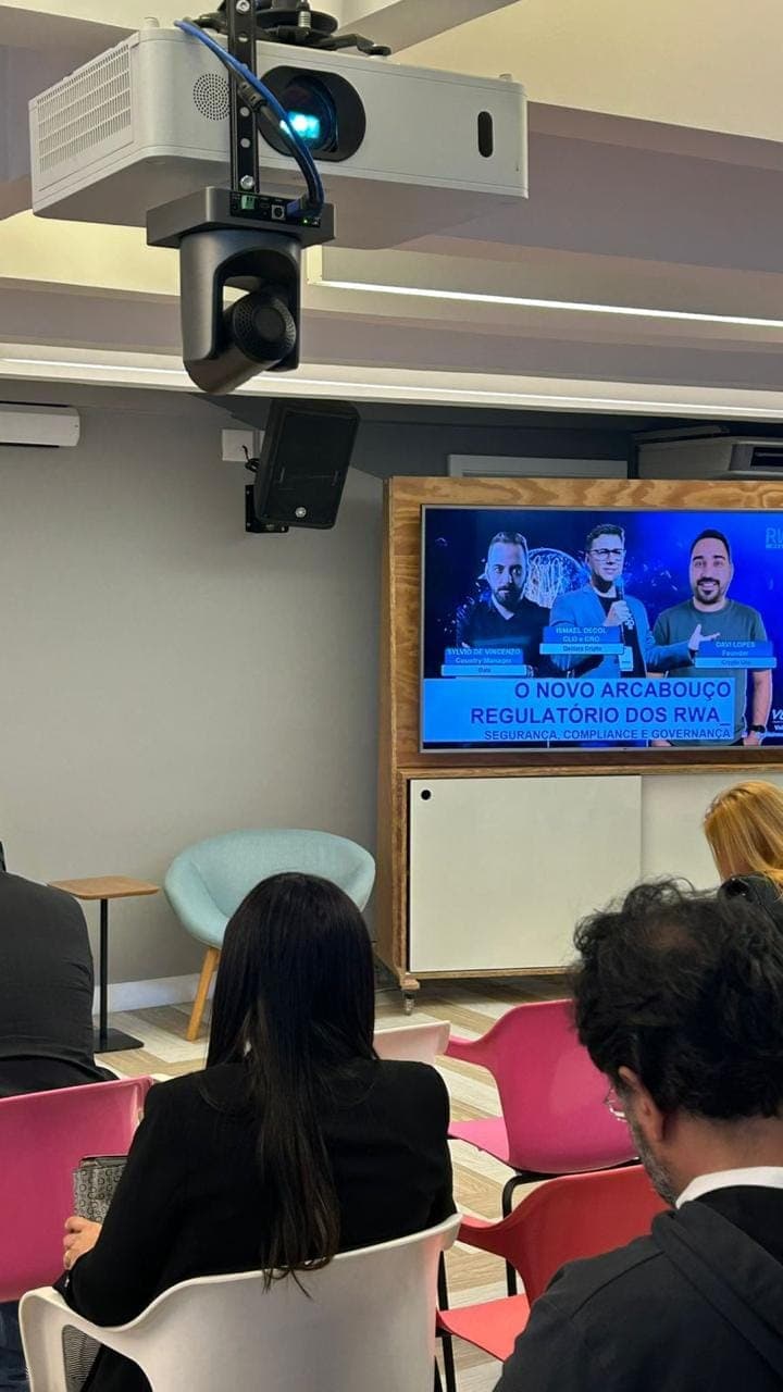 Telão do painel "O novo arcabouço regulatório dos RWA" no Distrito Hub