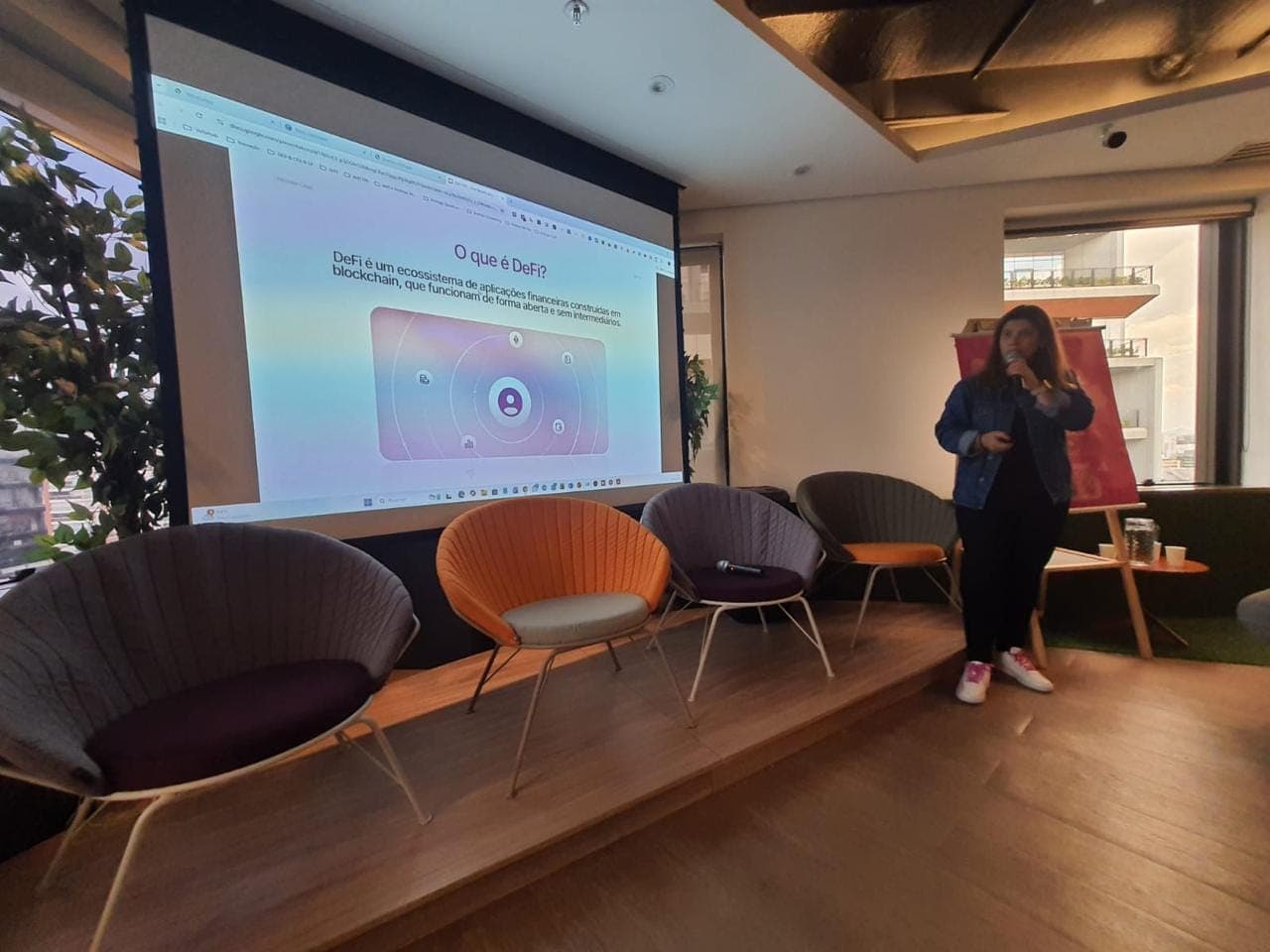 Presentation on DeFi solutions at the Uniswap Digital Assets Meetup